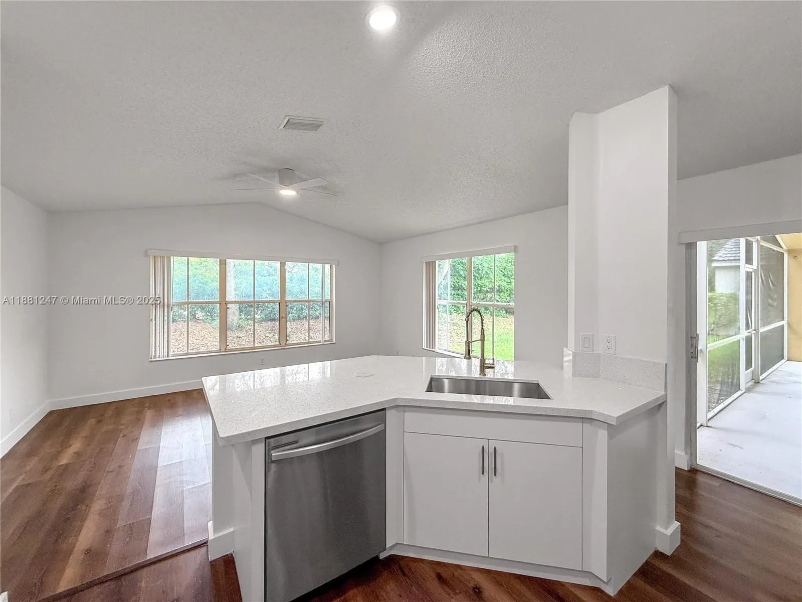 611 Carrington Ln