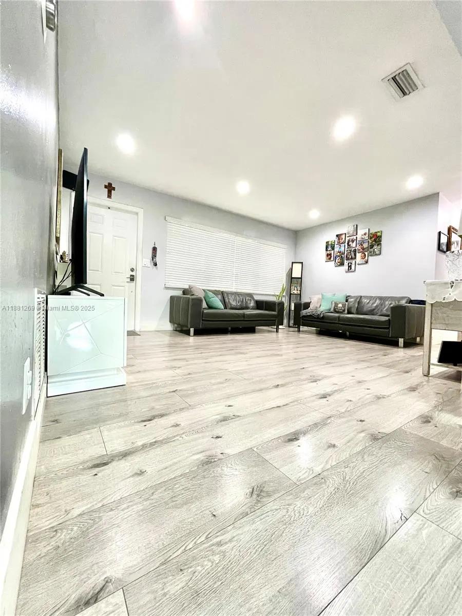 3860 NW 59th Ave