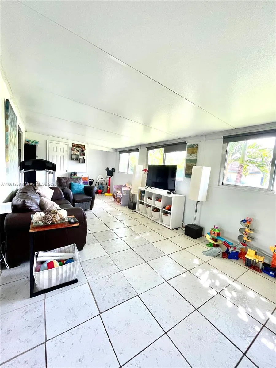 3860 NW 59th Ave
