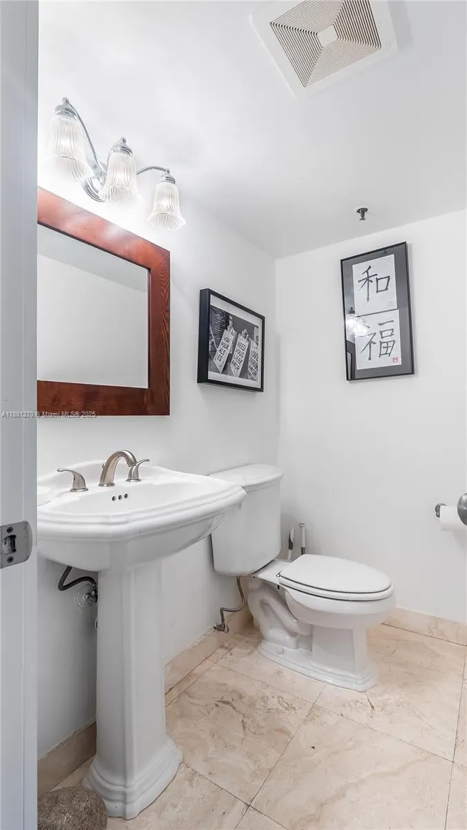 801 N Venetian Dr, #1002