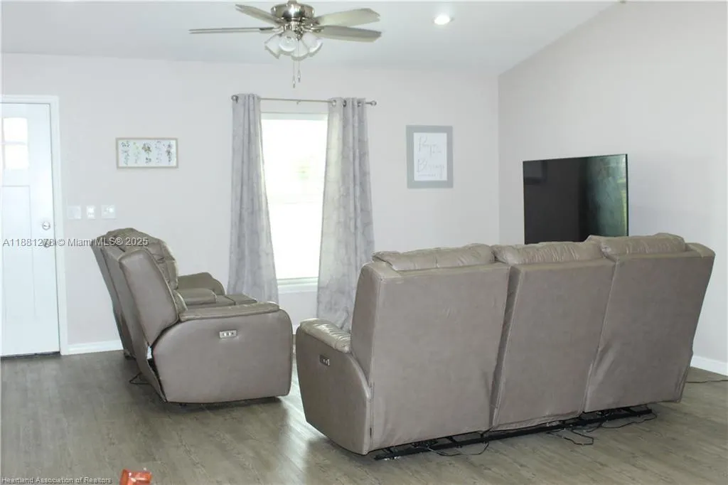 5195 Greenfields Run