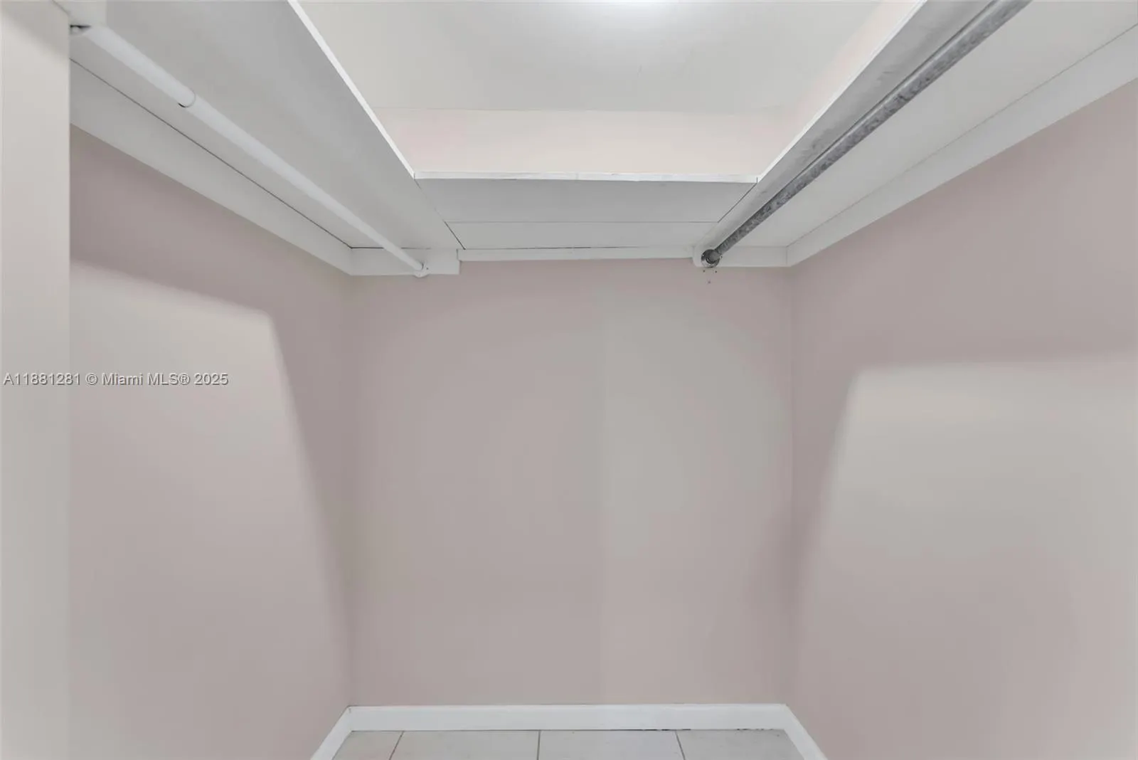 5055 Collins Ave, #7N
