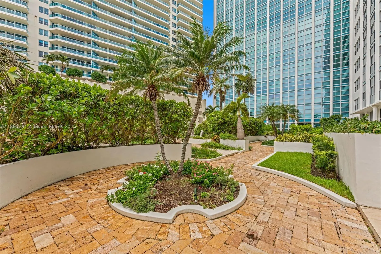 5055 Collins Ave, #7N