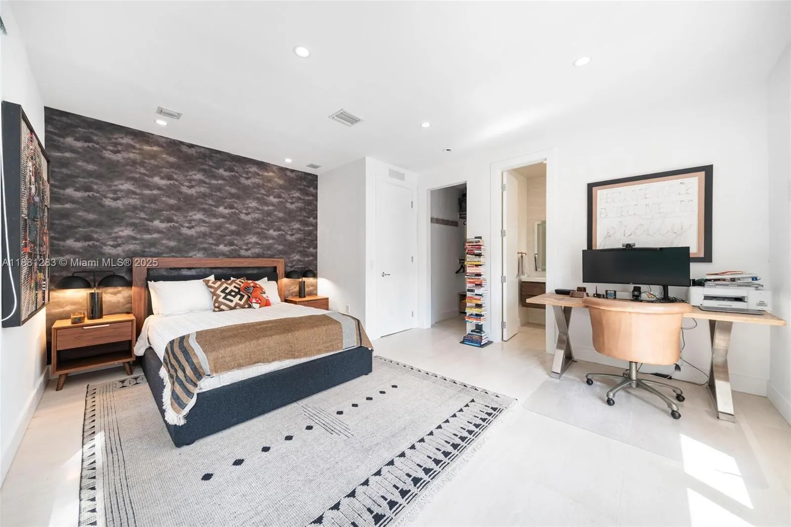 520 E Dilido Dr