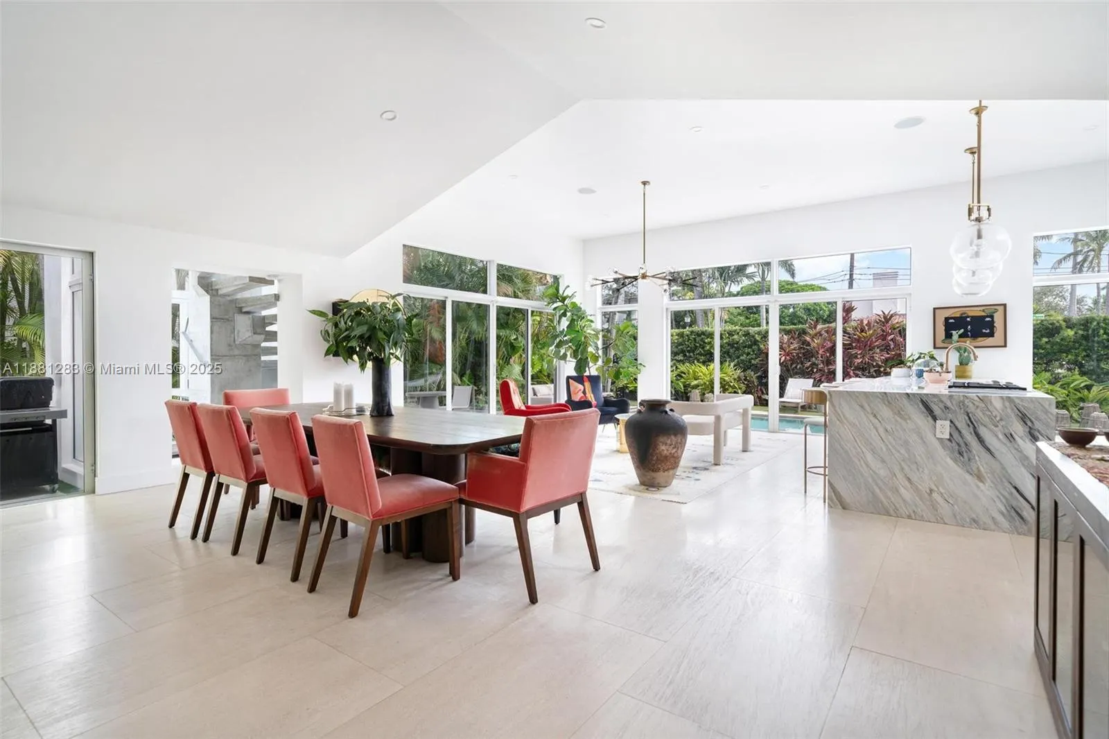 520 E Dilido Dr