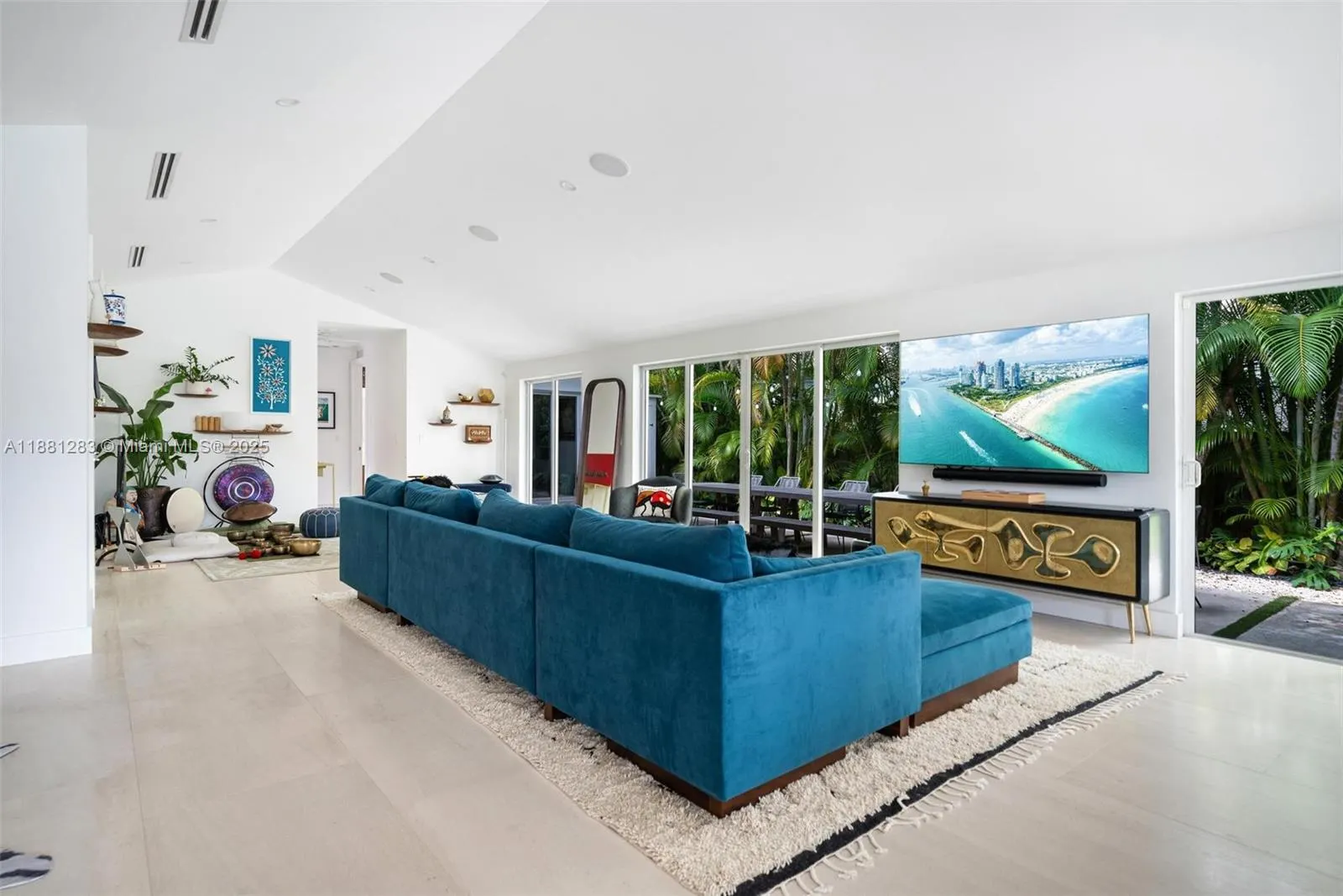520 E Dilido Dr