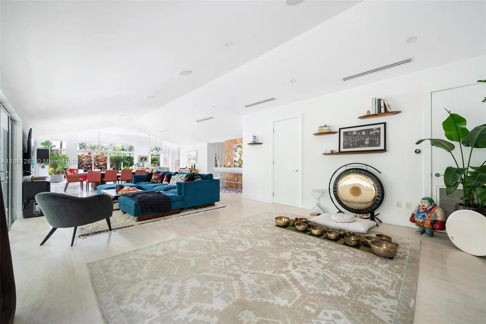 520 E Dilido Dr