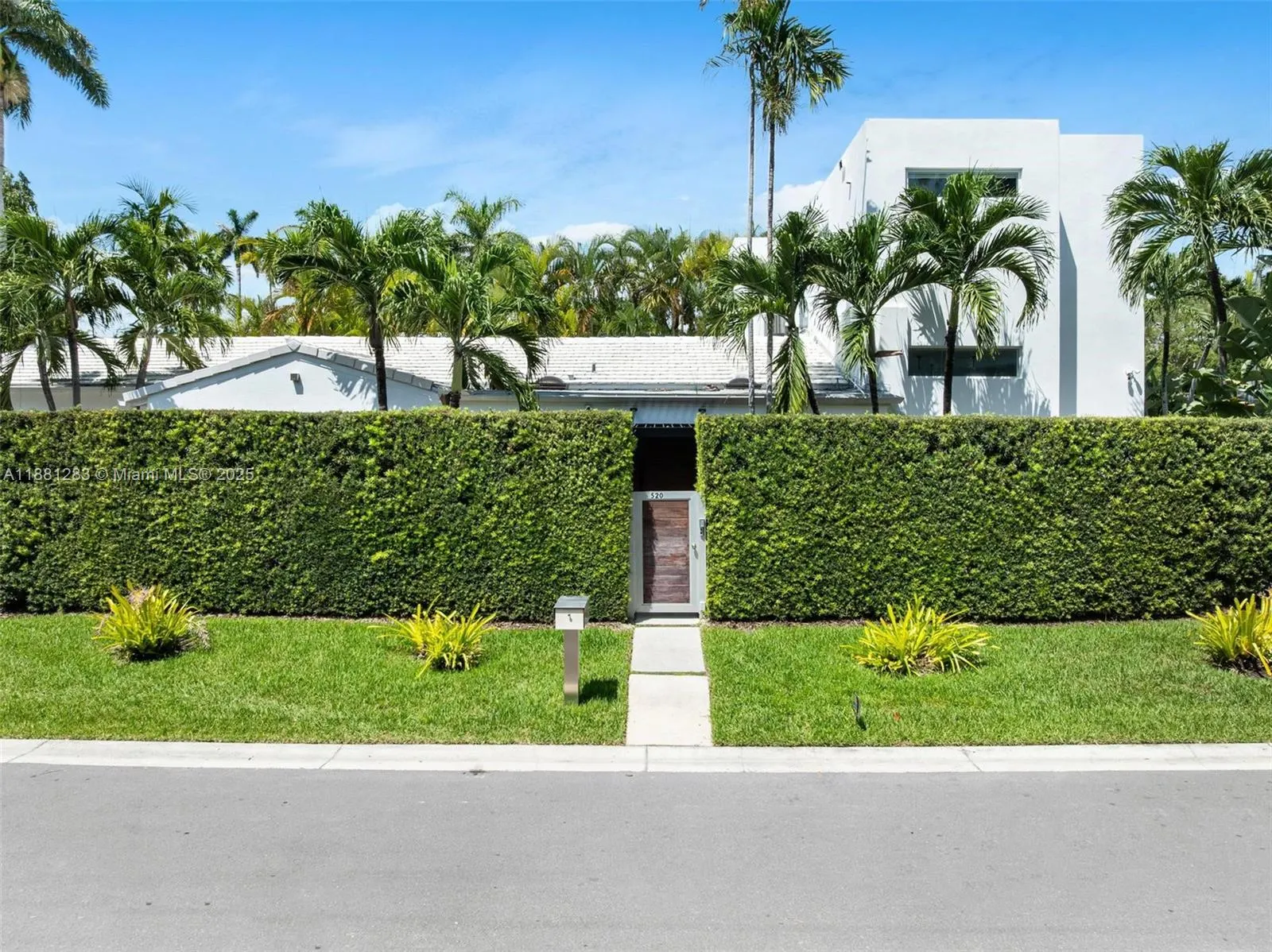 520 E Dilido Dr