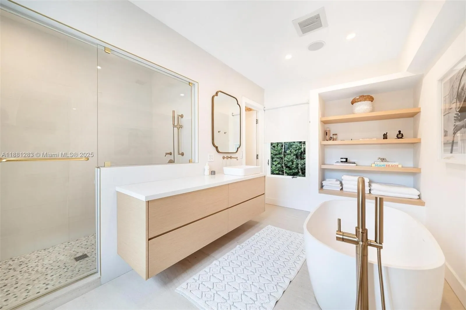 520 E Dilido Dr
