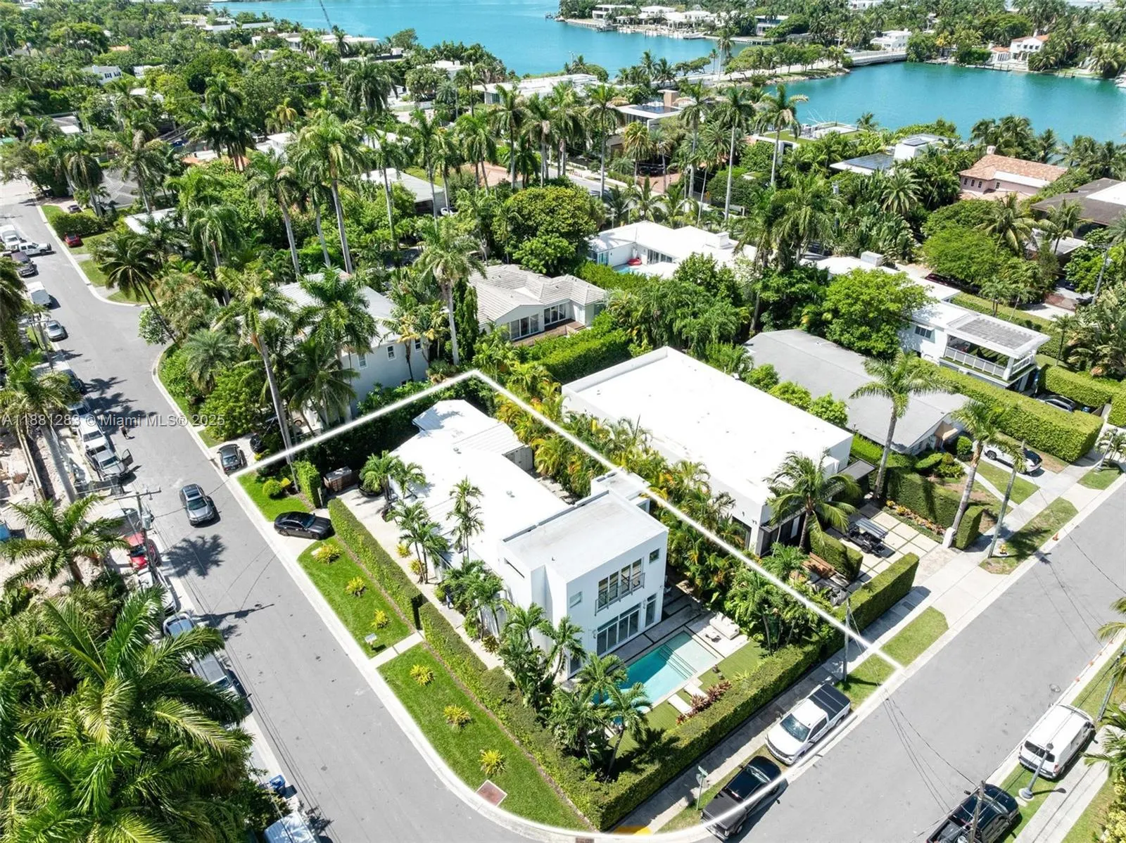 520 E Dilido Dr