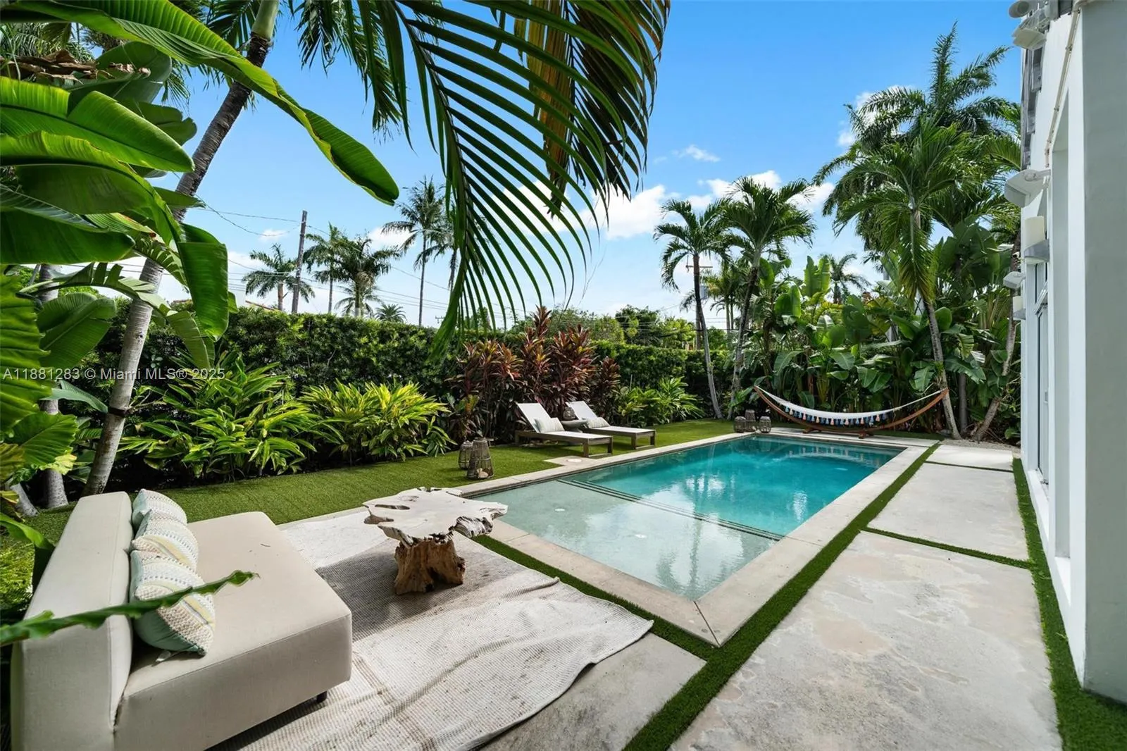 520 E Dilido Dr