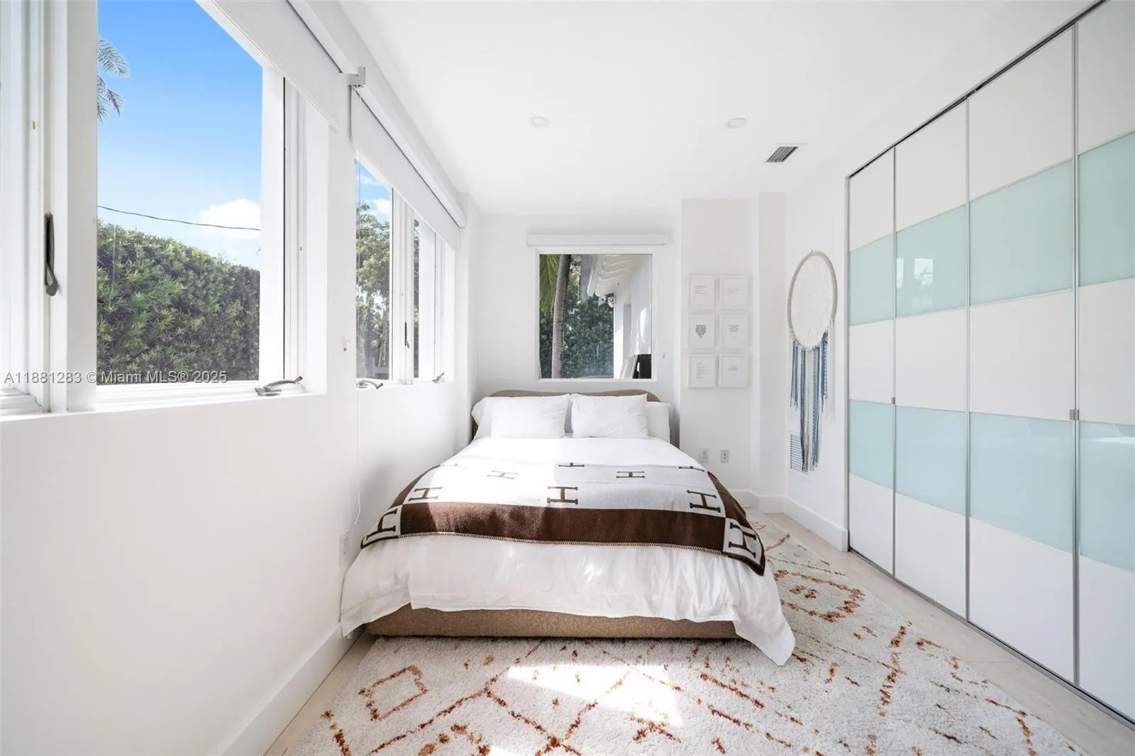 520 E Dilido Dr