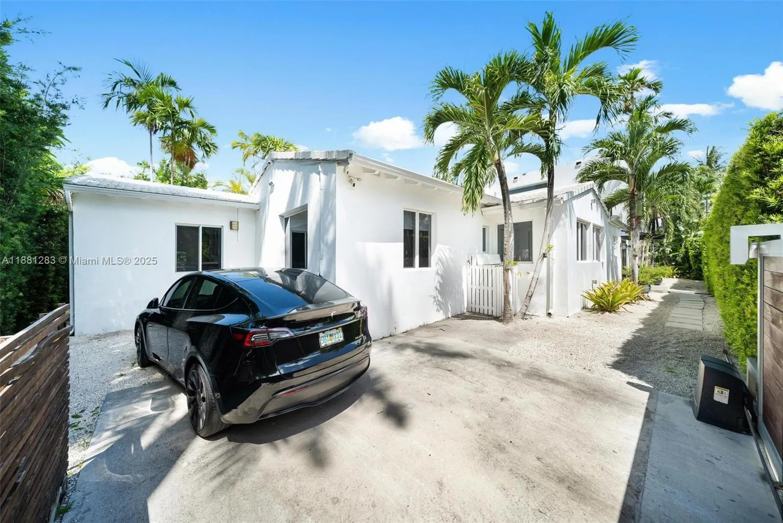 520 E Dilido Dr