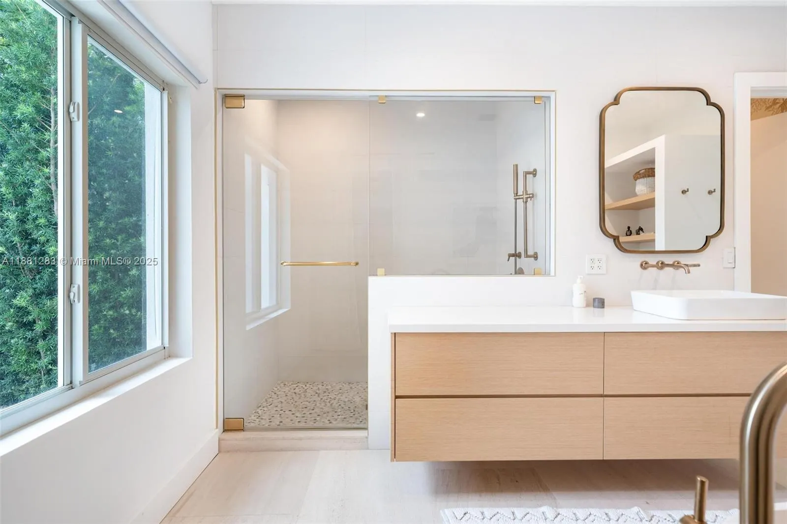 520 E Dilido Dr