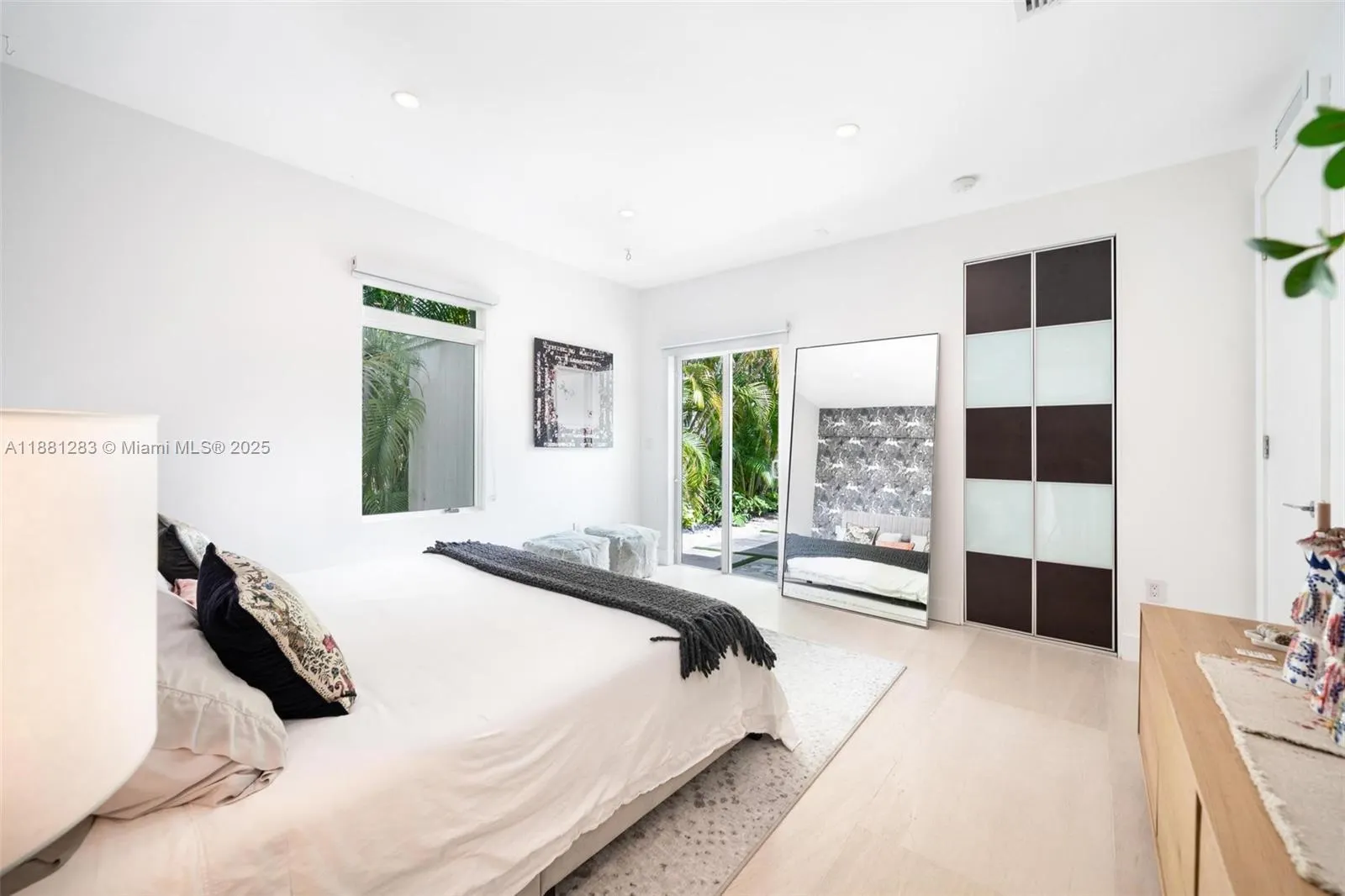 520 E Dilido Dr