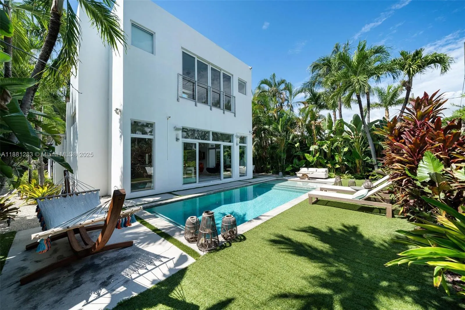 520 E Dilido Dr