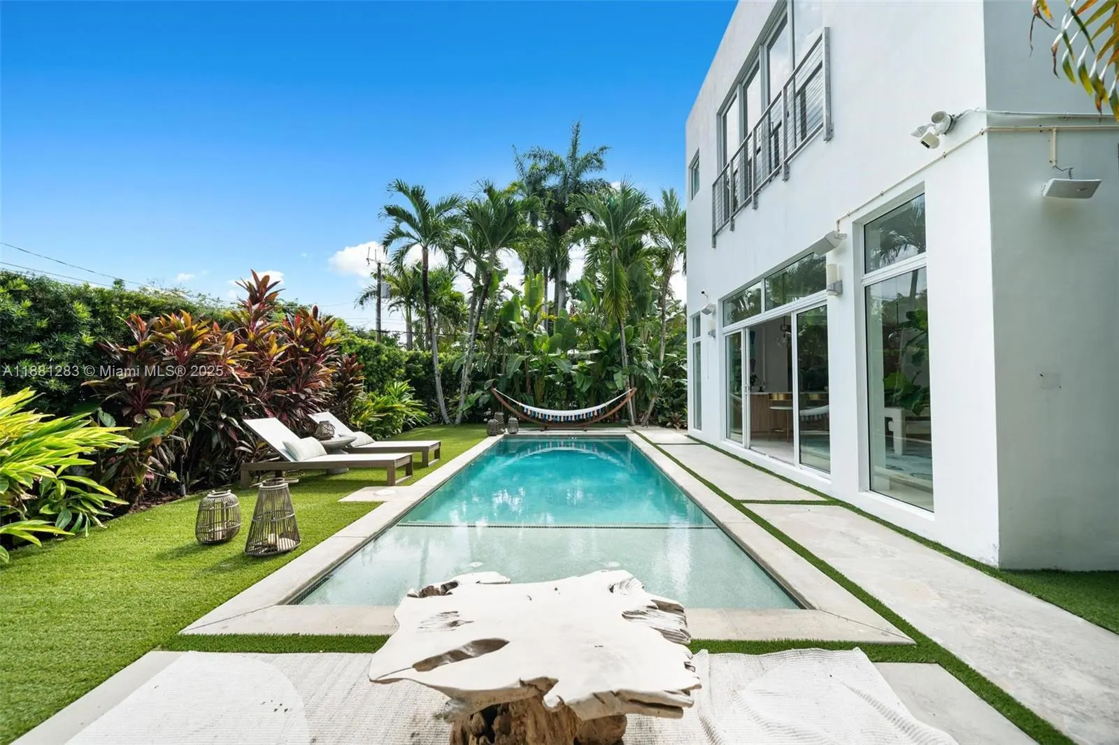 520 E Dilido Dr