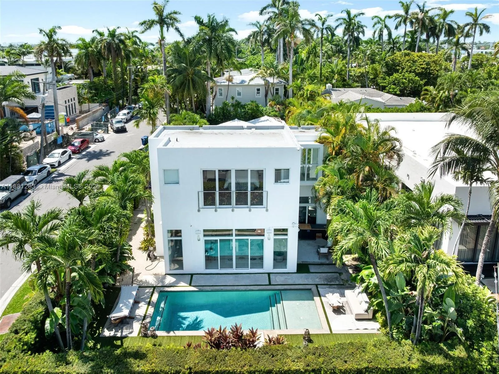 520 E Dilido Dr