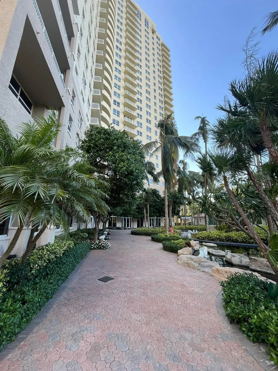 19501 S W country Club dr, #1706