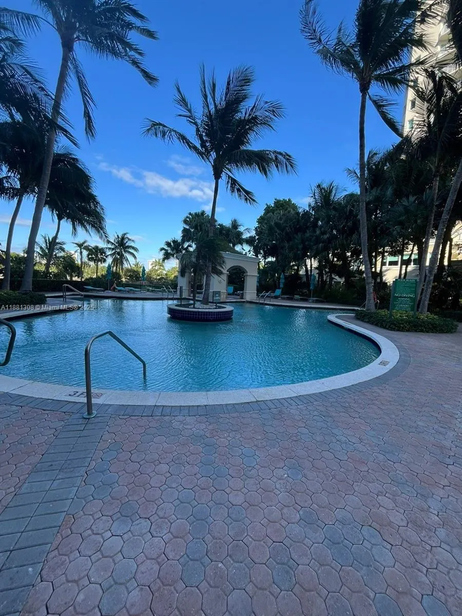 19501 S W country Club dr, #1706
