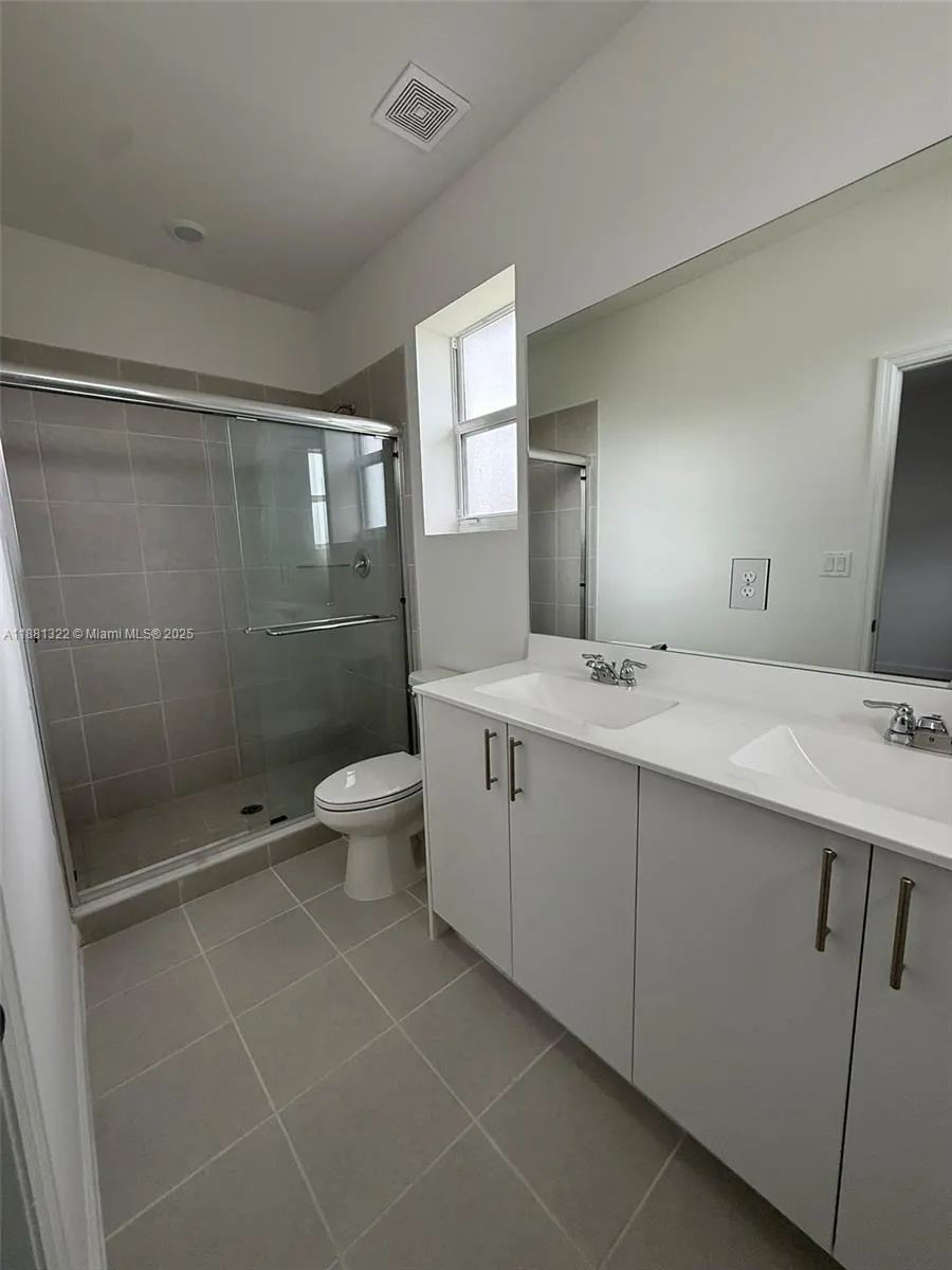 2582 SE 29th St, #2582