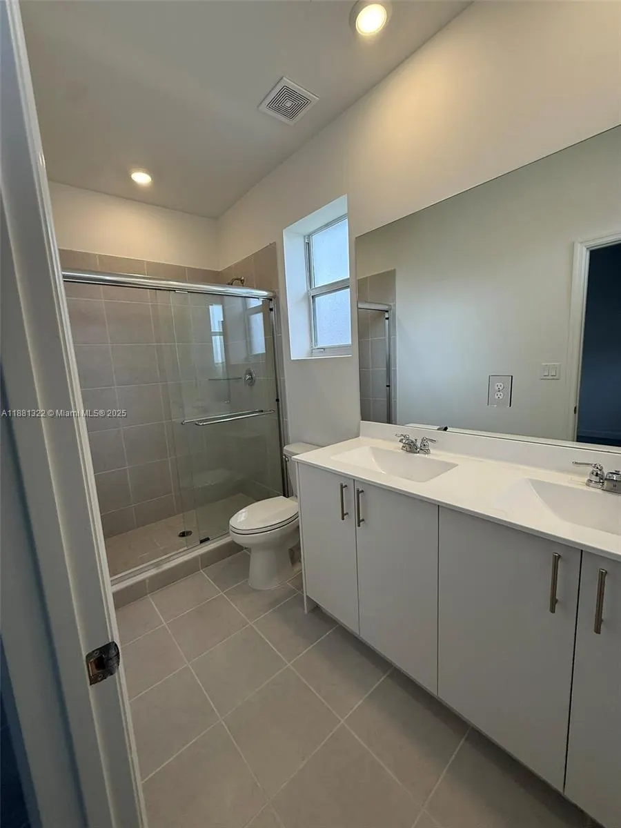 2582 SE 29th St, #2582