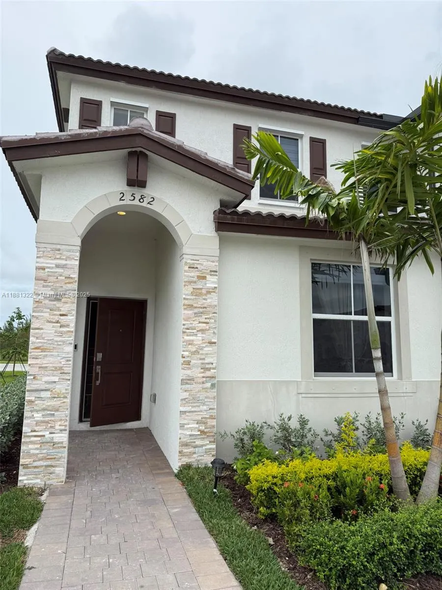 2582 SE 29th St, #2582