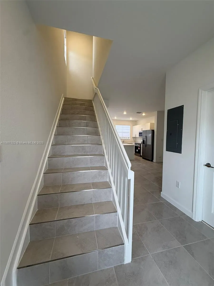 2582 SE 29th St, #2582