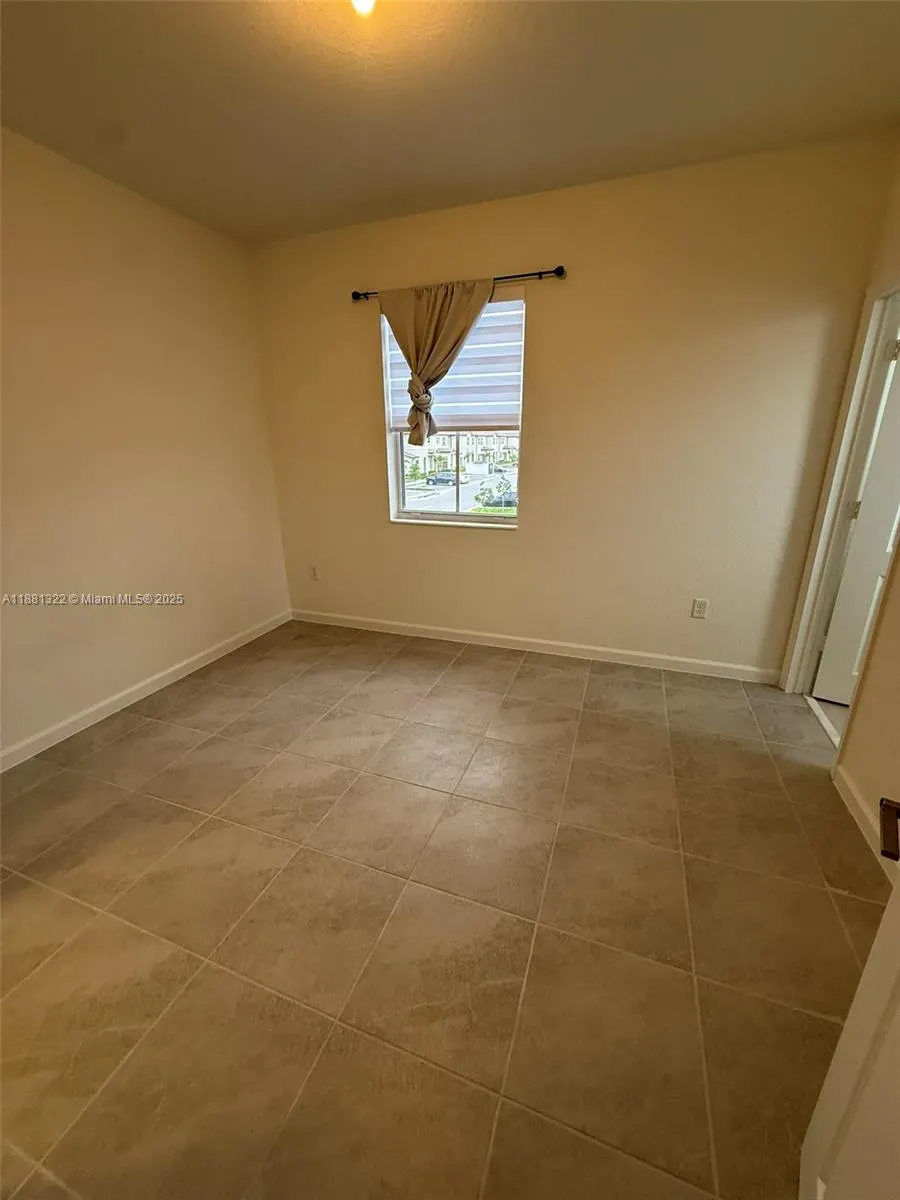 2582 SE 29th St, #2582
