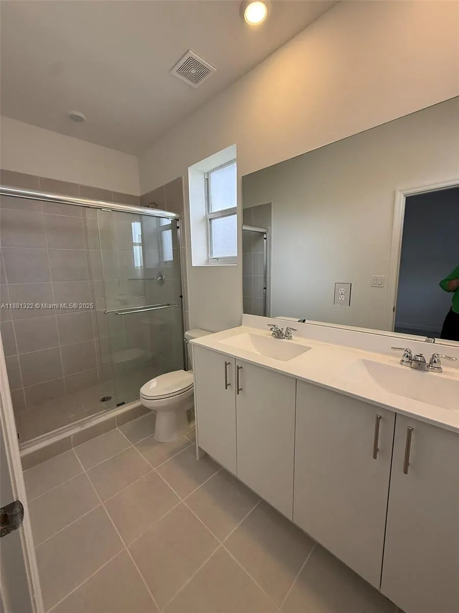 2582 SE 29th St, #2582