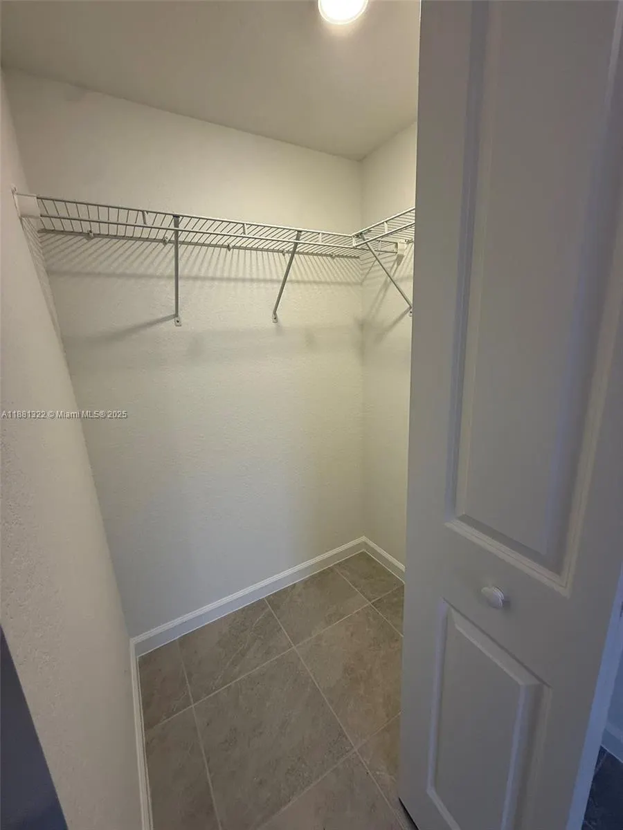 2582 SE 29th St, #2582