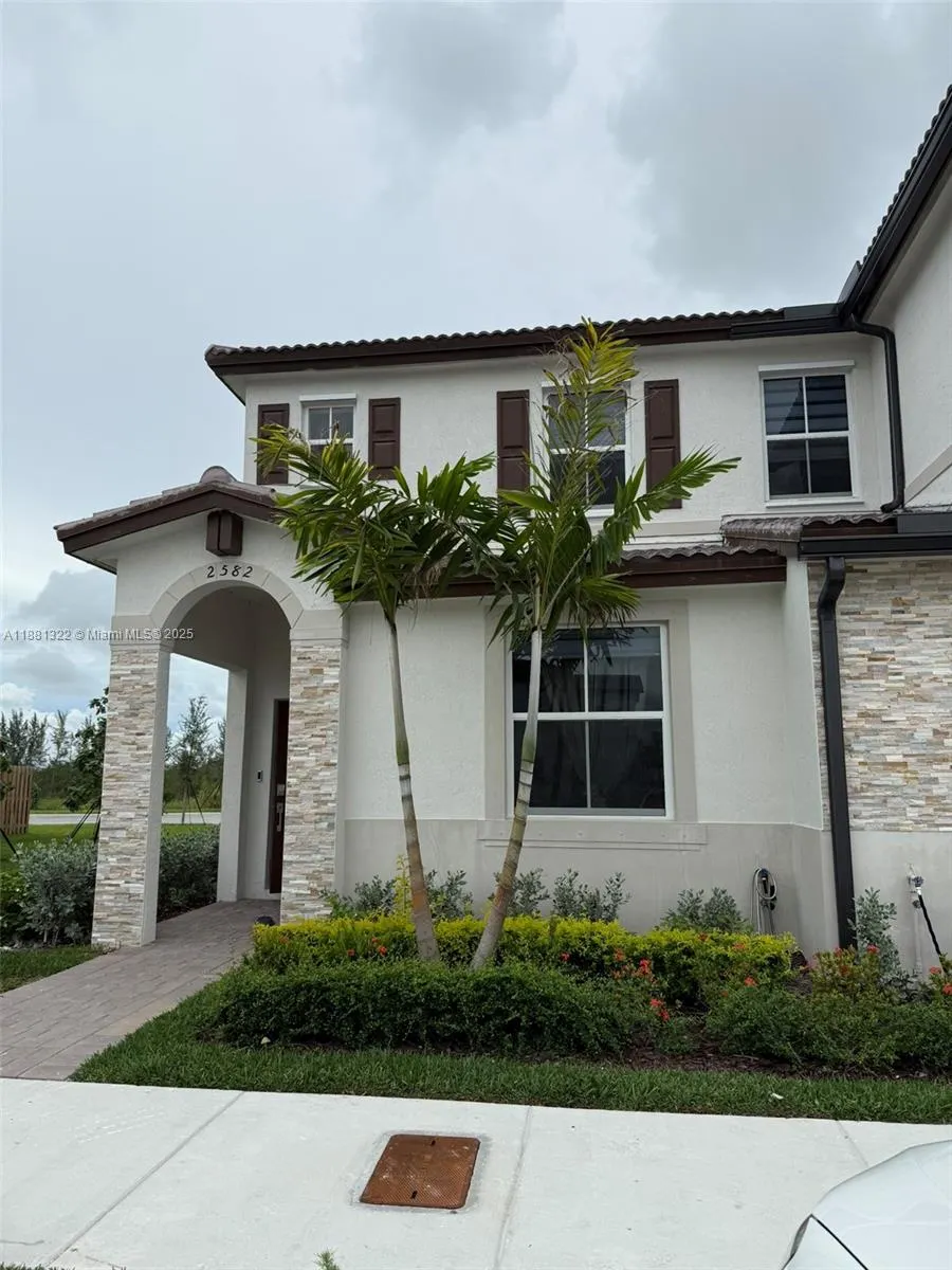 2582 SE 29th St, #2582