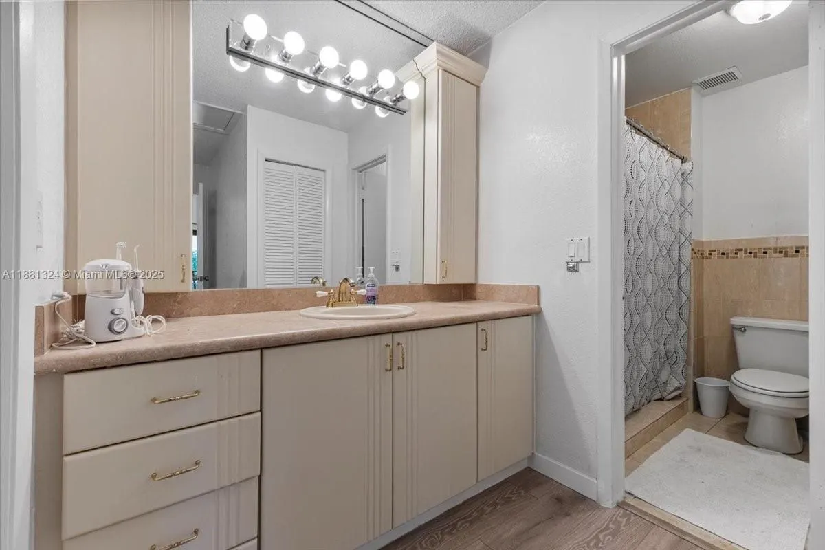 16273 Laurel Dr, #7