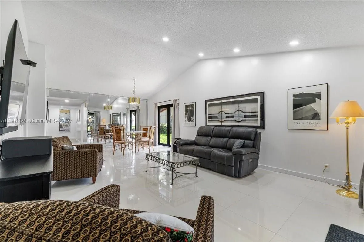 16273 Laurel Dr, #7