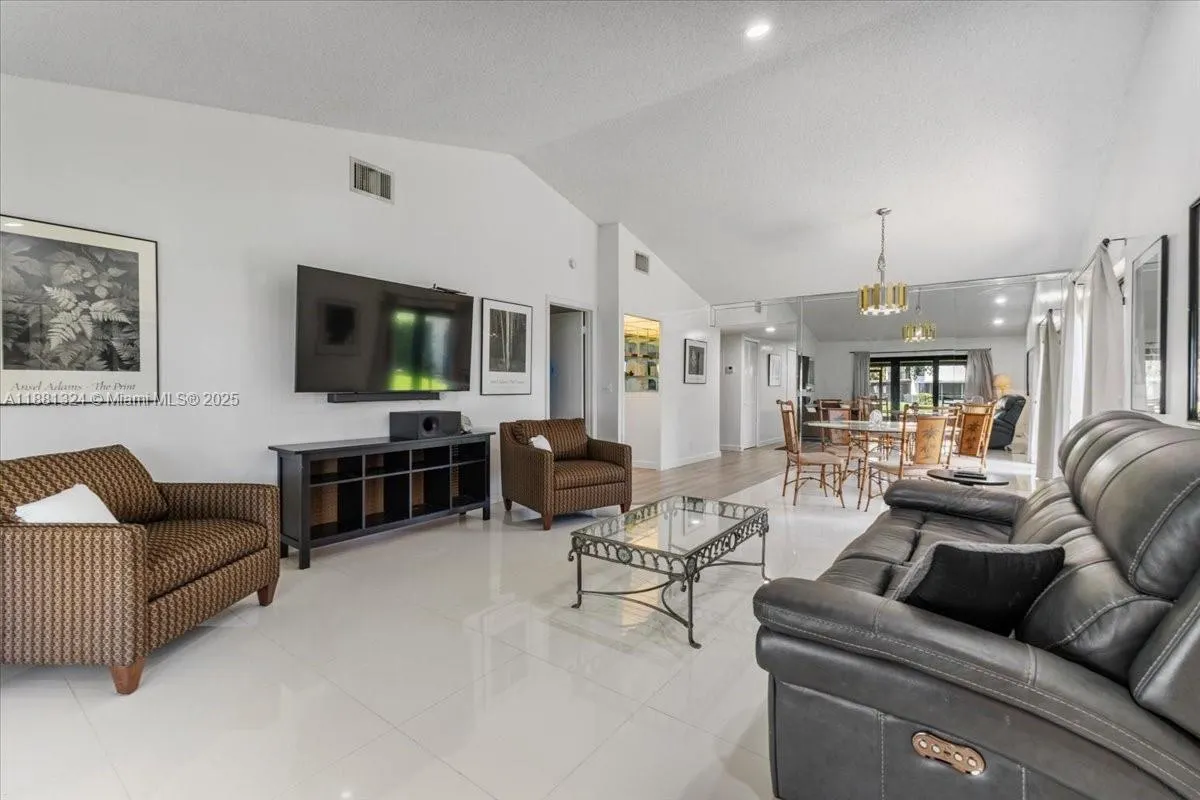 16273 Laurel Dr, #7