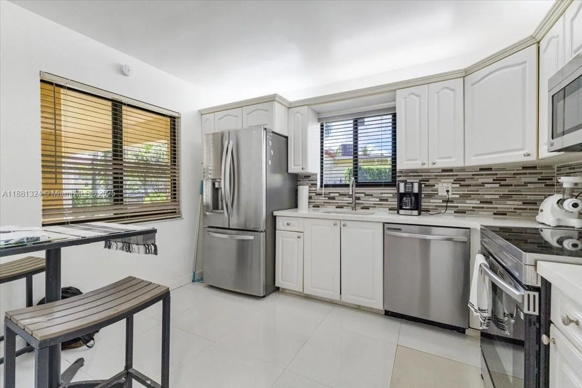 16273 Laurel Dr, #7