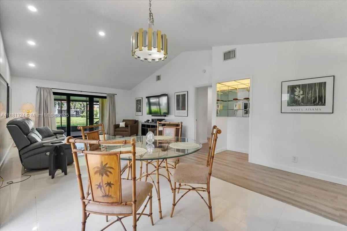 16273 Laurel Dr, #7