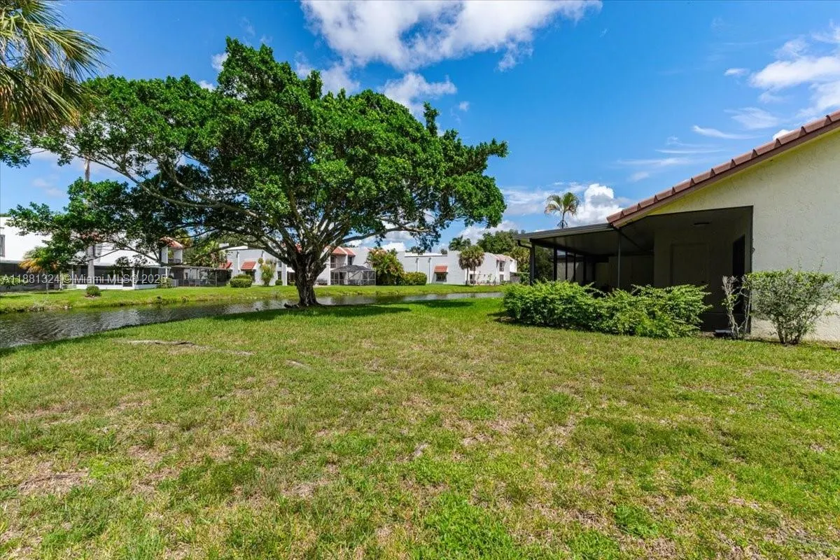 16273 Laurel Dr, #7