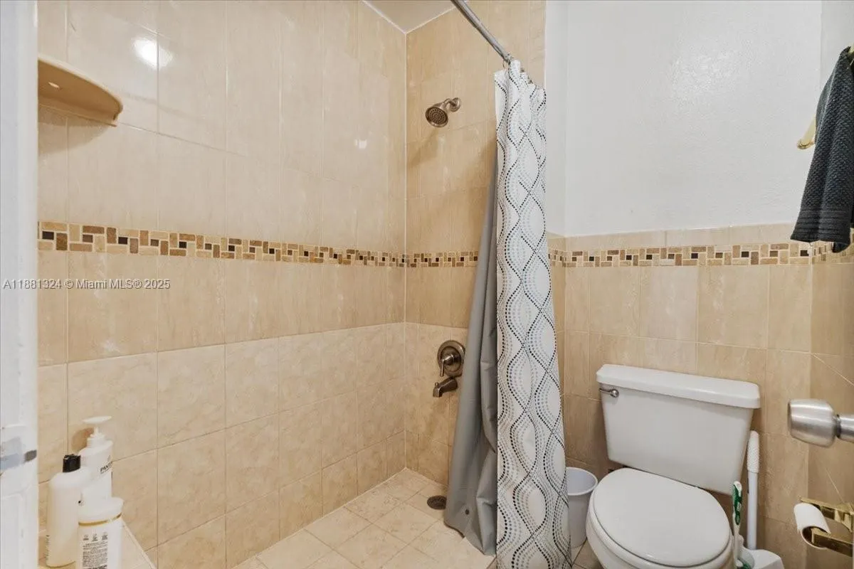16273 Laurel Dr, #7