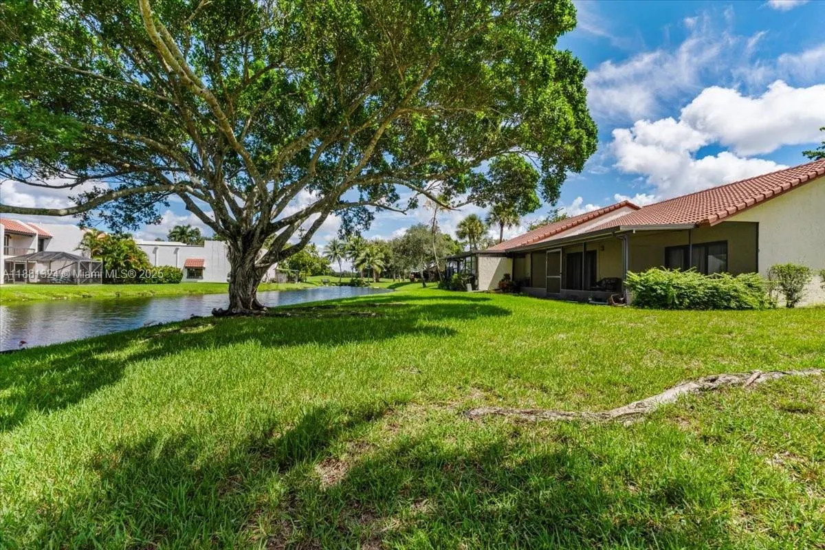 16273 Laurel Dr, #7