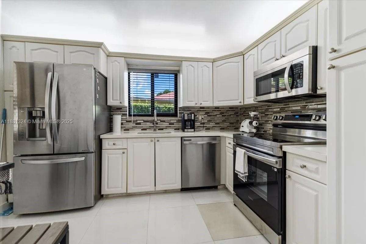 16273 Laurel Dr, #7