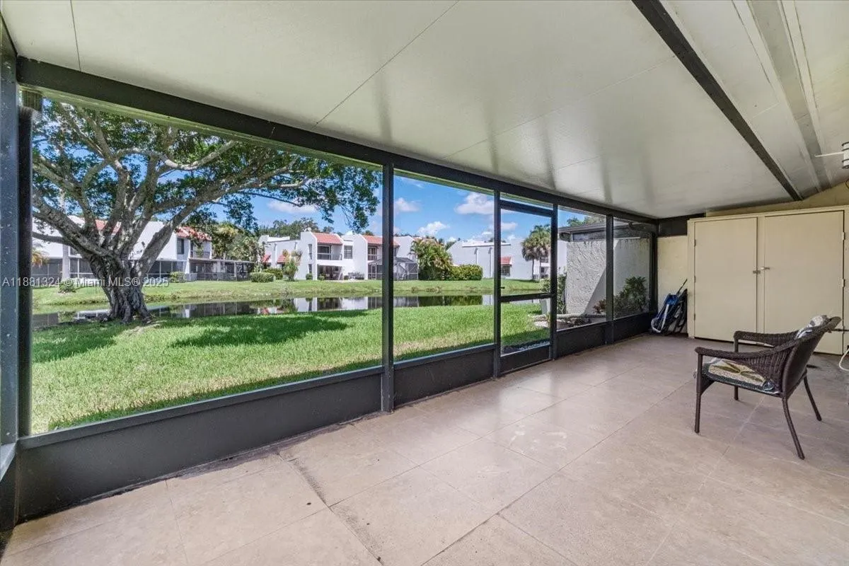 16273 Laurel Dr, #7
