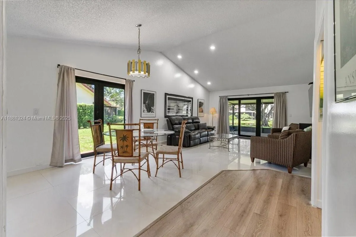 16273 Laurel Dr, #7