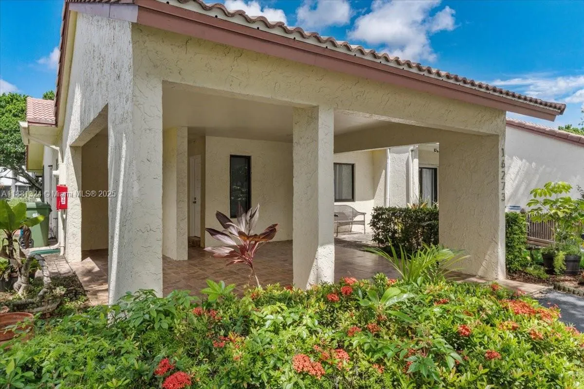 16273 Laurel Dr, #7