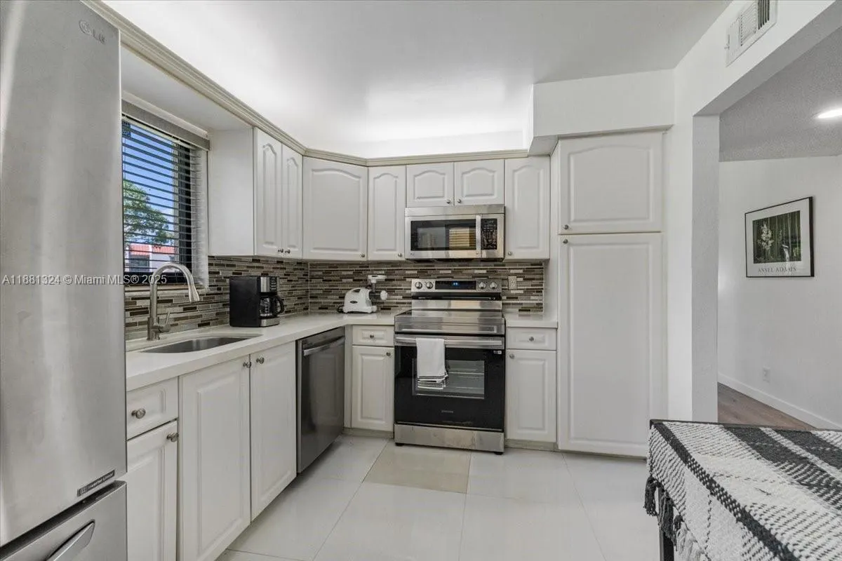 16273 Laurel Dr, #7