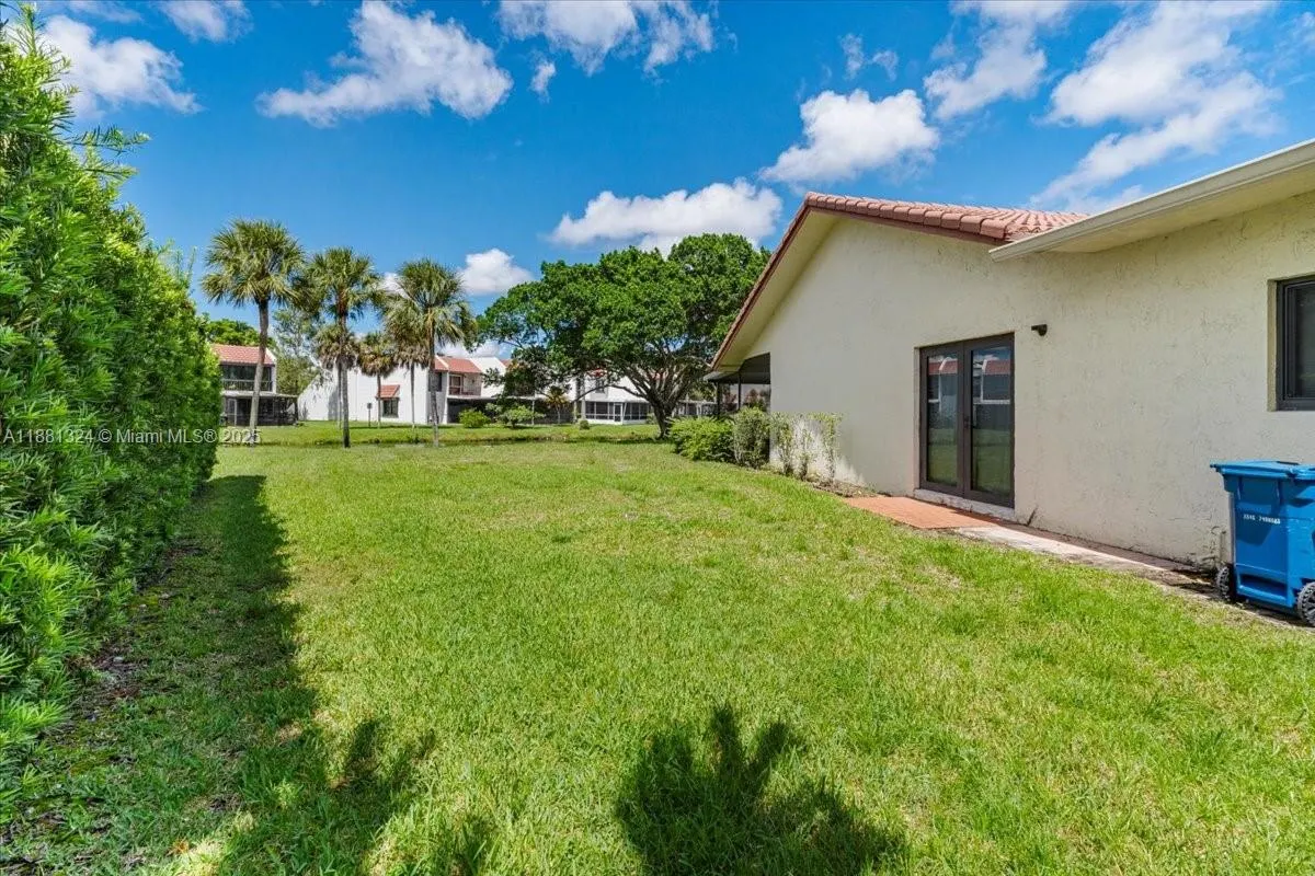 16273 Laurel Dr, #7