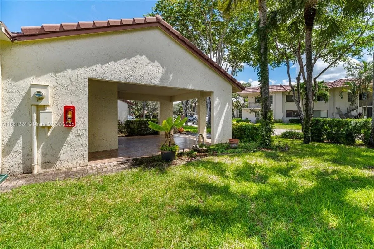 16273 Laurel Dr, #7