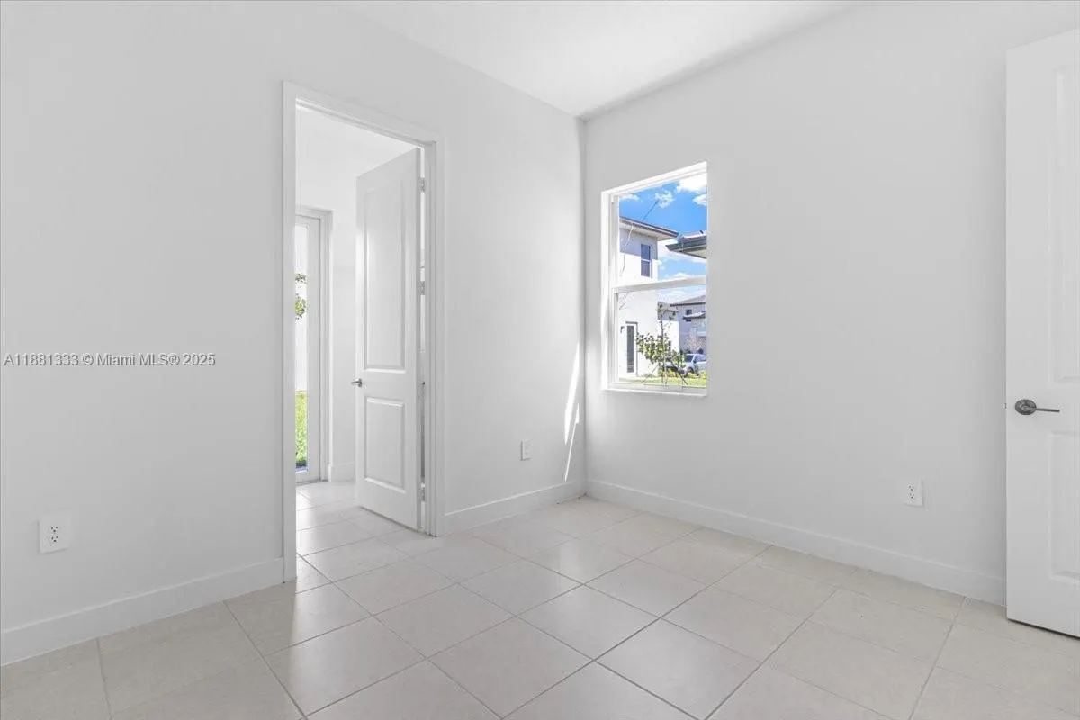12237 SW 43rd Ct