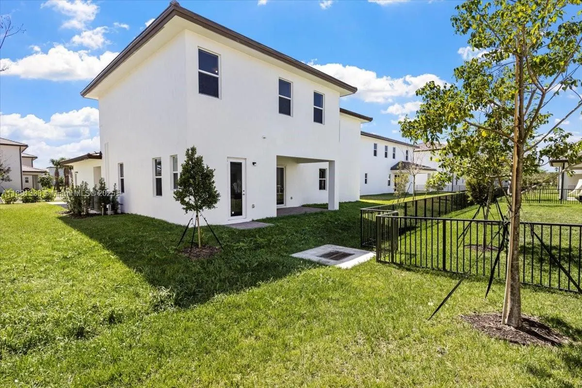 12237 SW 43rd Ct