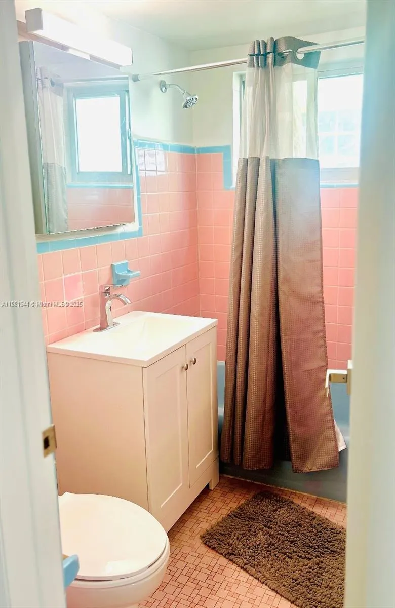1011 Euclid Ave, #4